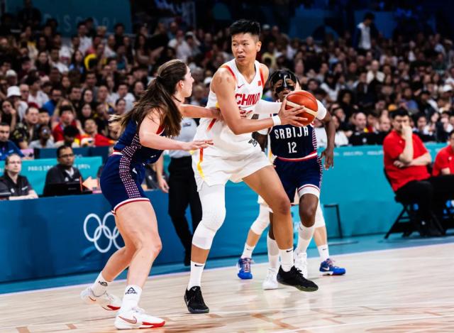 开云体育2023-中国女篮为何状态低迷？听听女篮姑娘们怎么说