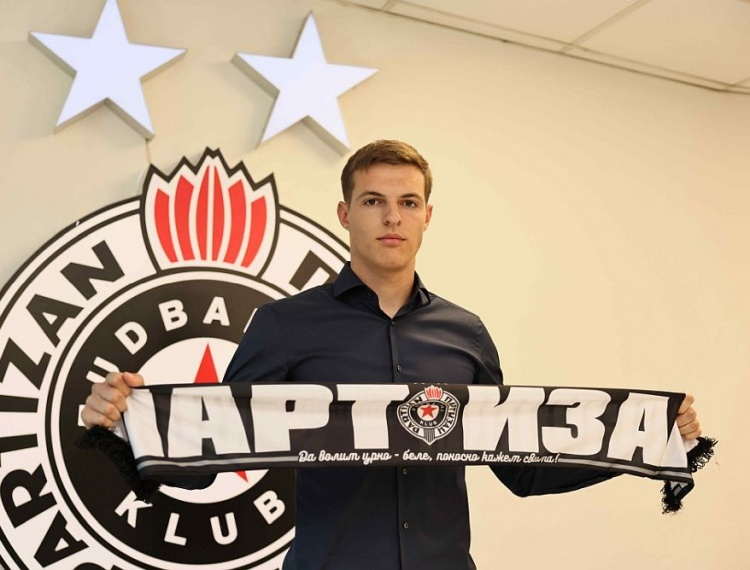 开云体育简介-意天空：米兰报价450万欧求购安德烈·科斯蒂奇，对方要价1200万