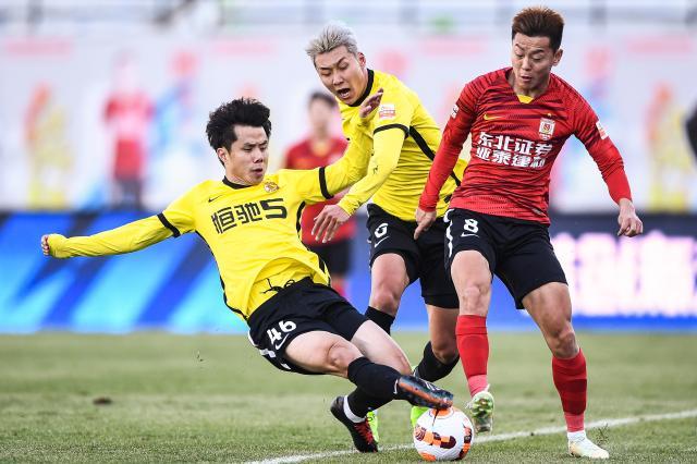 开云体育官方-【中超】奥科雷伤退黄博文登场 亚泰0比0广州队